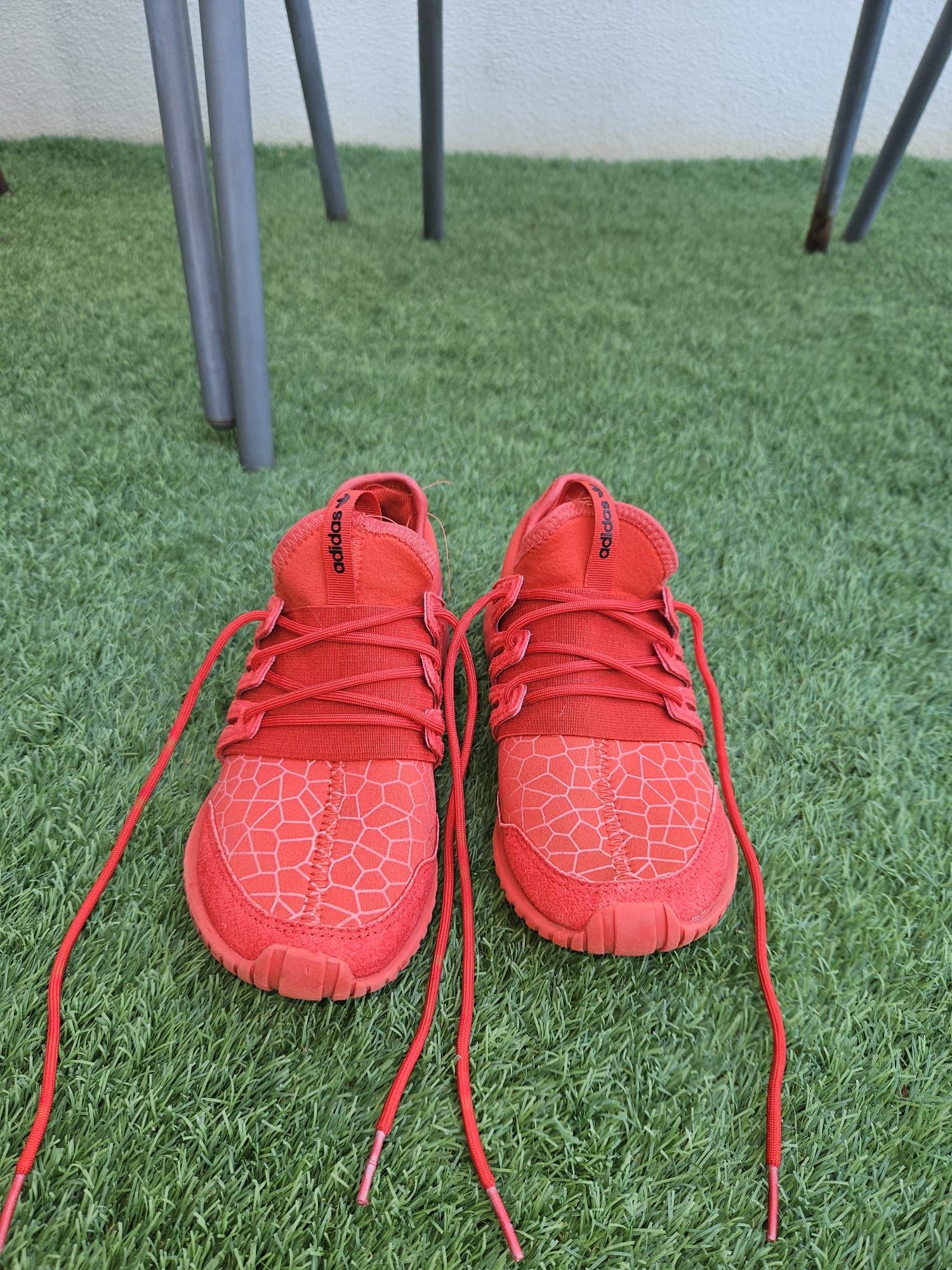 Ténis Adidas Originals Tubular vermelhos