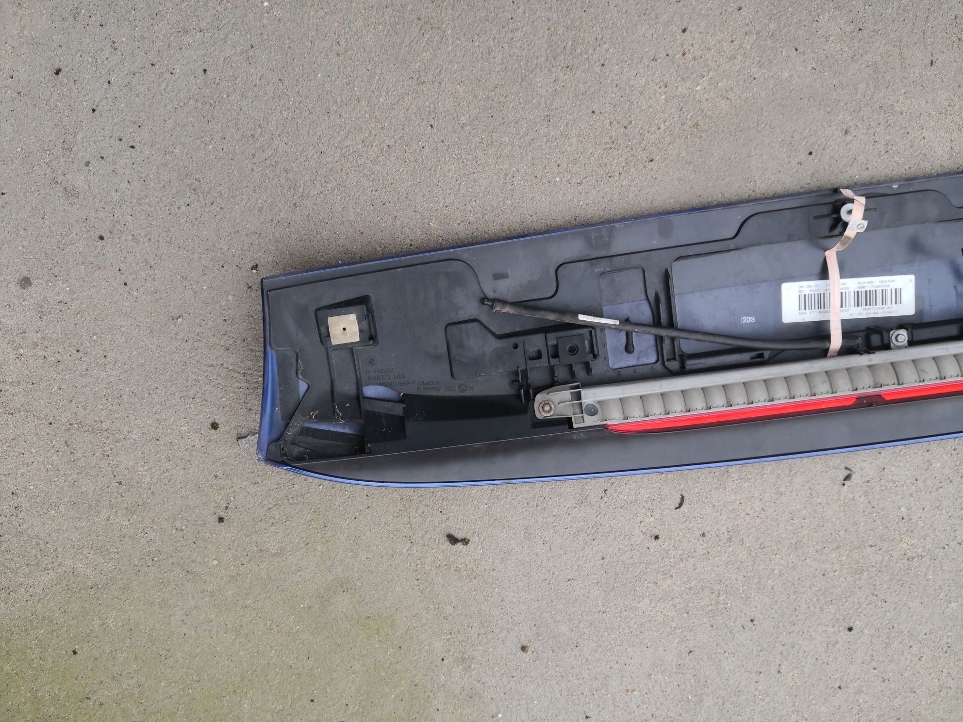Blenda tylnej klapy BMW e91 montegoblau A51 listwa
