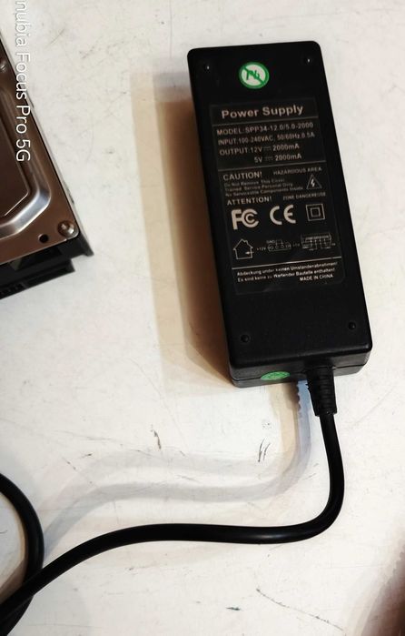 Zasilacz do dysków  HDD 2,5 i 3,5 cal .