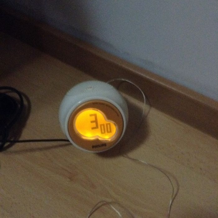 Radio/despertador écran luz led -pequeno e portátil