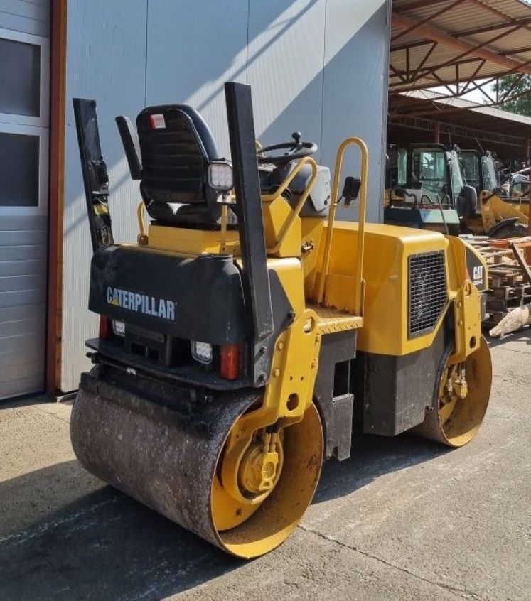 Walec wibracyjny CAT CB214E