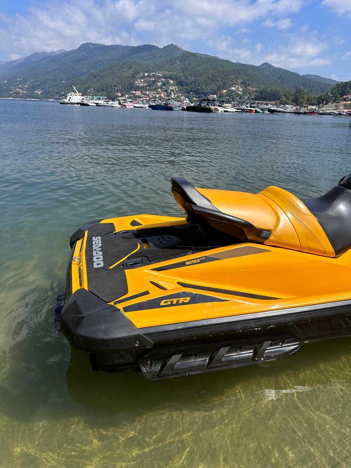 Mota de Agua seadoo GTR 230 com Sistema de Som capa e atrelado