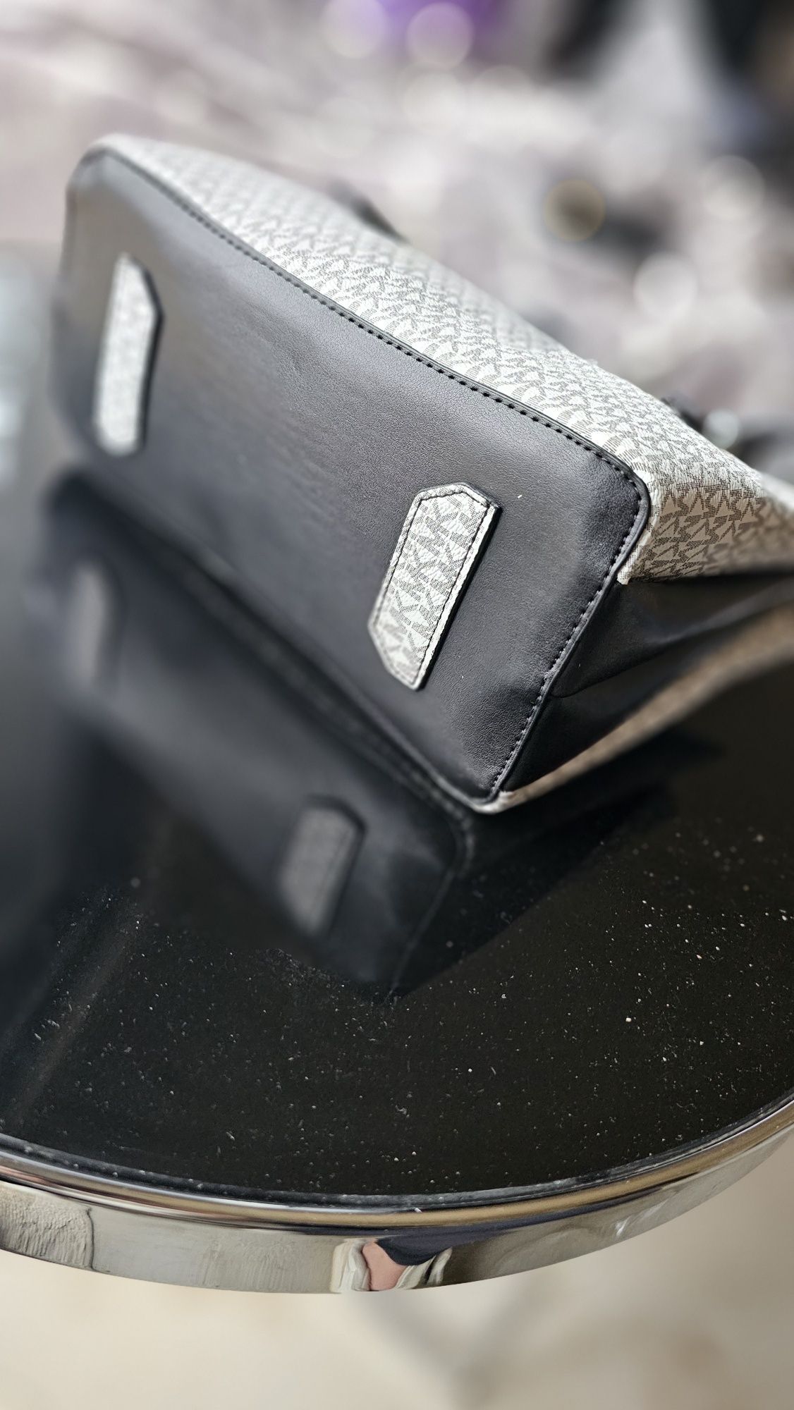 Torebka kuferek Michael kors białą czarna mk