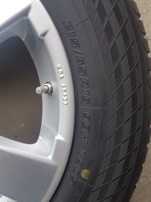 Kia Hyundai Резина с дисками 215 65 R16 Suv Yokohama Зима Оригинал