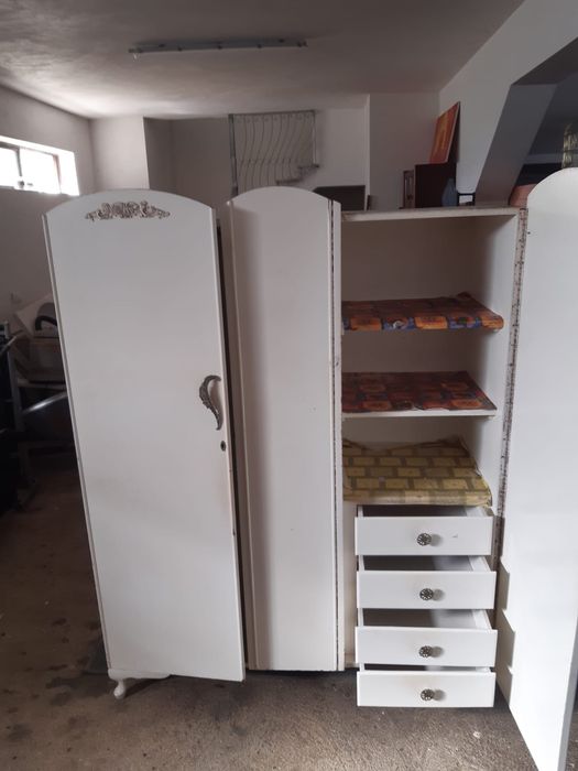 Roupeiro madeira lacada