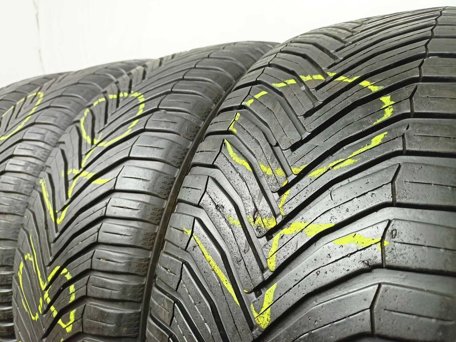 Michelin CrossClimate SUV 225/45/19 21-20r. 96W 2x6,2mm 2x5,5mm (2840)