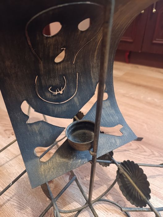 Świecznik piracki statek z metalu