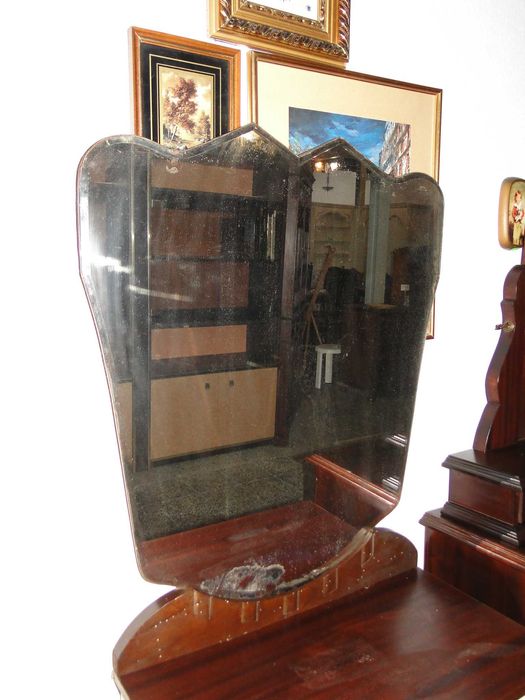 Cómoda antiga pintada com espelho - Algumas marcas de uso