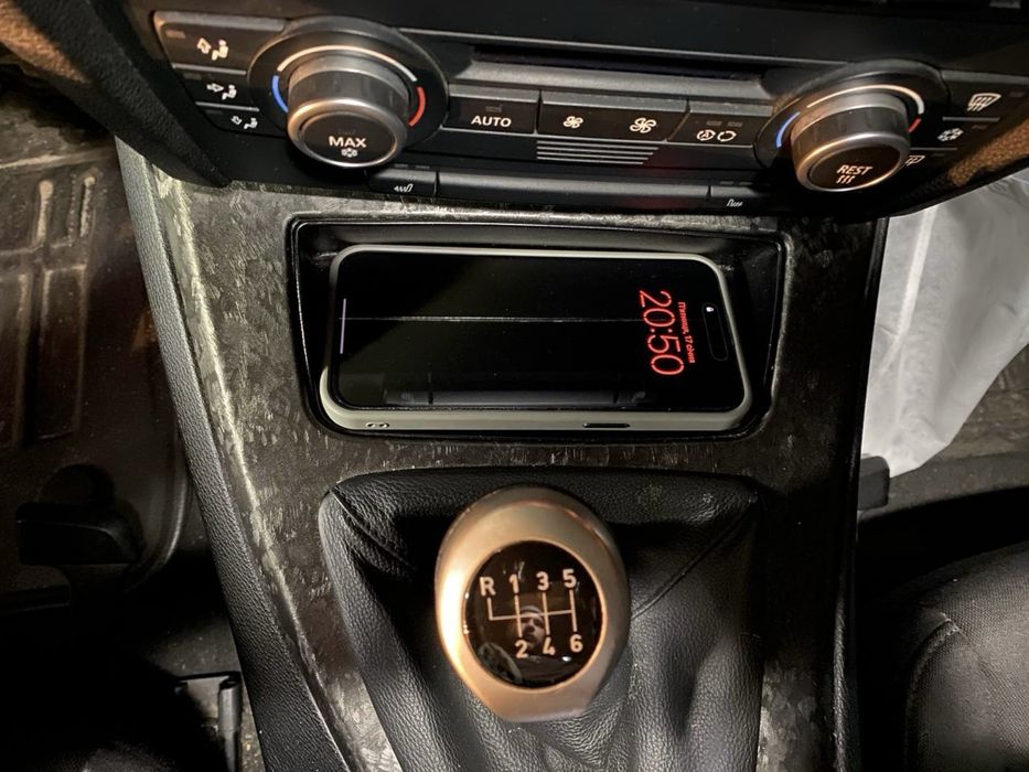Беспроводная зарядка bmw e90 e91 e92 карман бмв
