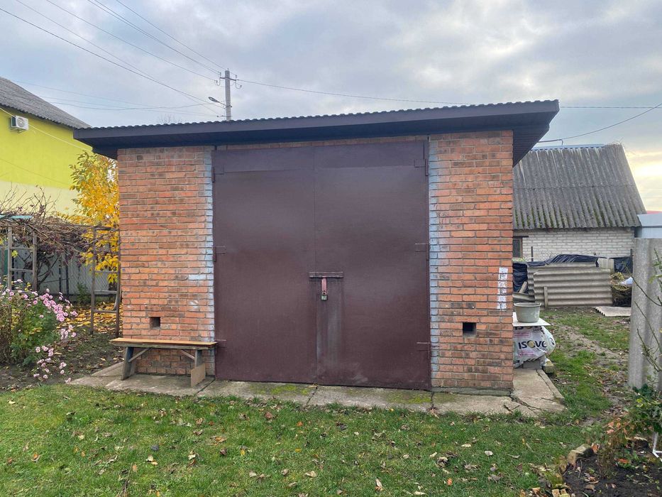 ЛИПИНИ Здам в оренду ділянку з гаражем