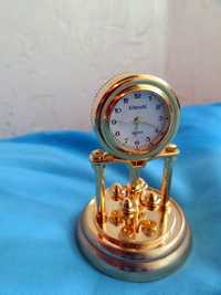 Часы настольные GianviX под золото, Хороший подарок. Годинник  на стіл