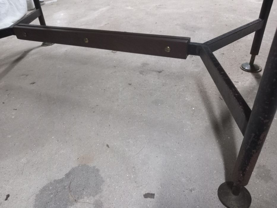 Mesa com pedra maciça