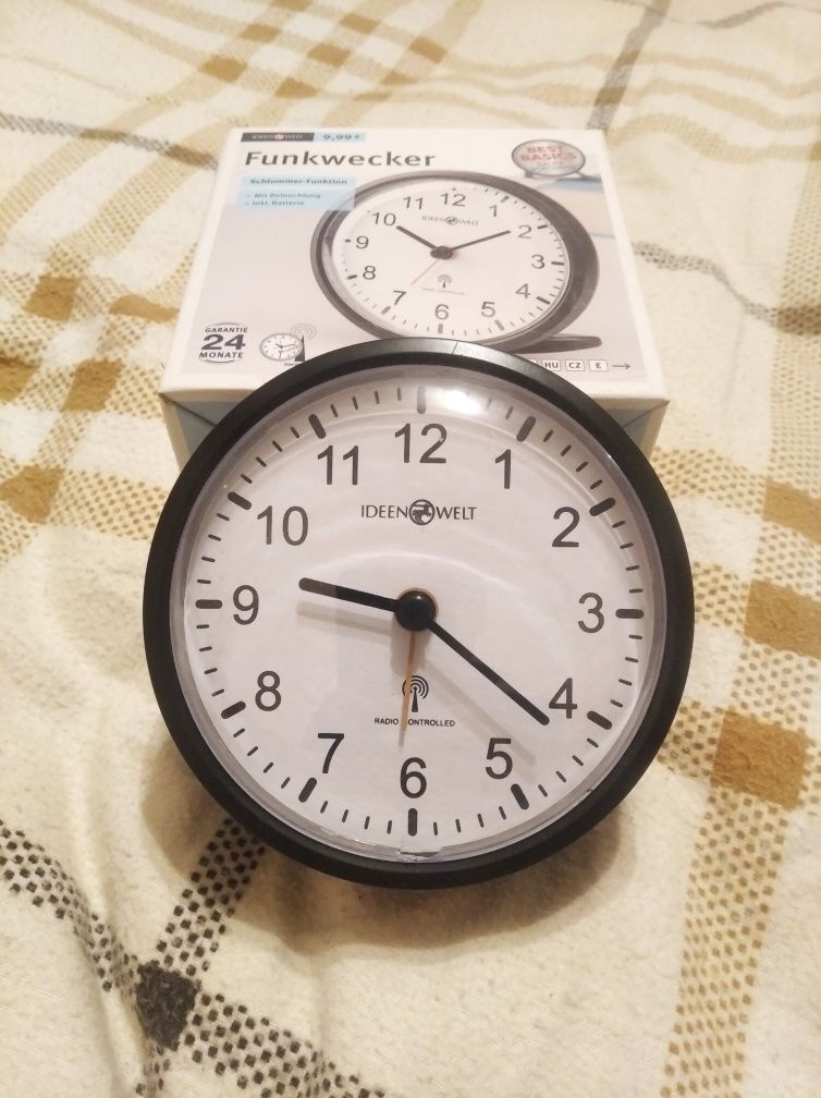 Часы будильник,Германия бесшумные.