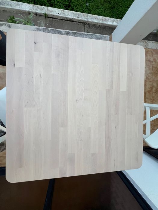 Mesa alta + duas cadeiras altas com encosto IKEA