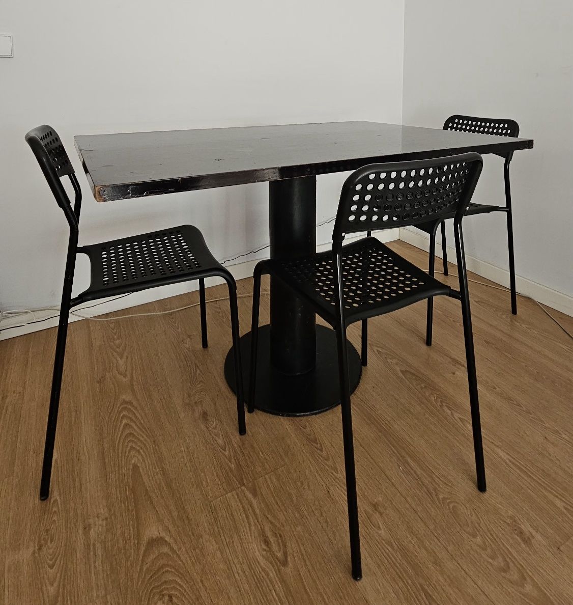 Mesa de jantar + 3 cadeiras