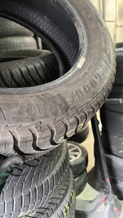 Пара всесезонної гуми 215/55/17 Goodyear
