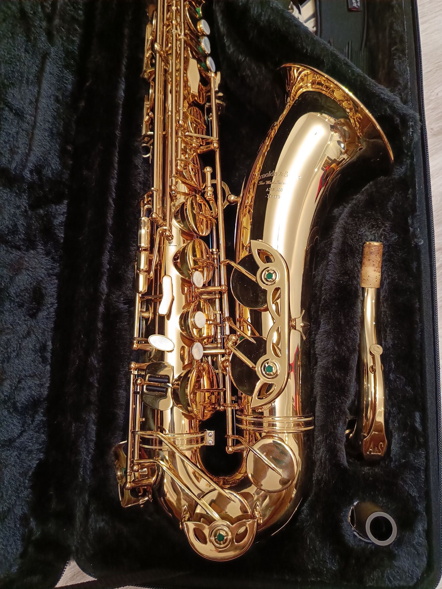 Saksofon tenorowy Arnolds&Sons ATS TERRA 300 w bardzo dobrym stanie.