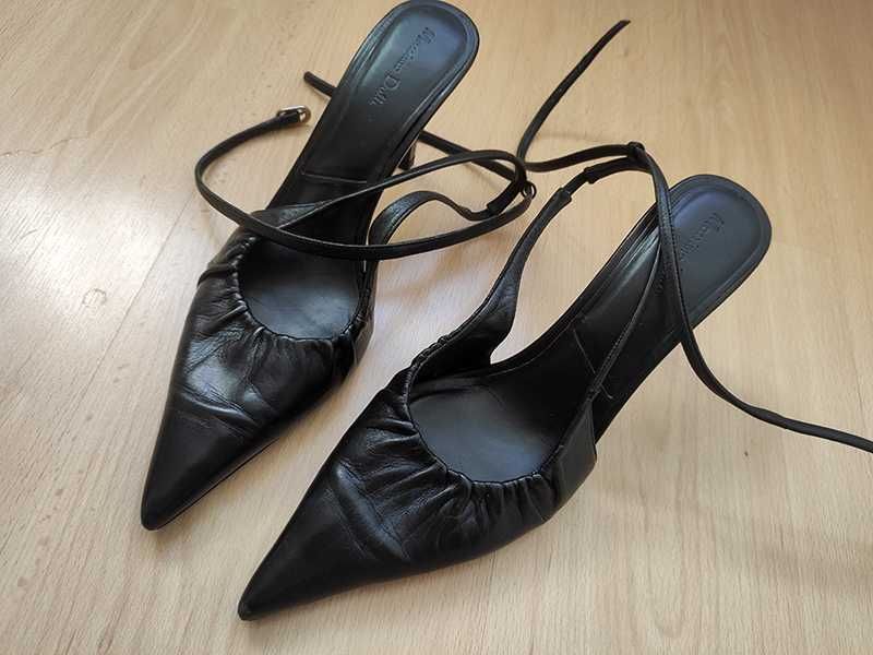 Sapatos pretos da Massimo Dutti