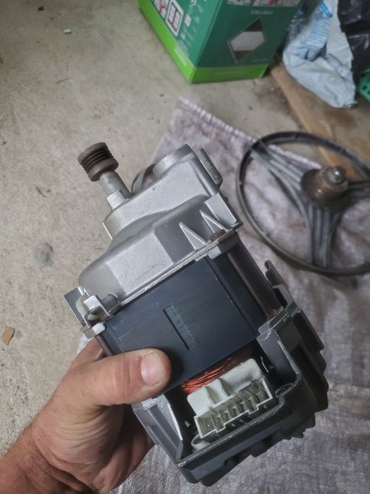 Двигун пральної машини Siemens 304743AB5