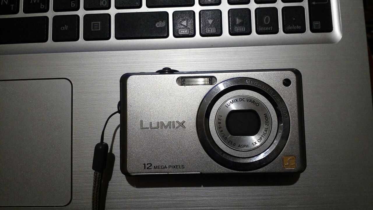 Цифровий фотоапарат Panasonic Lumix DMC-FS10