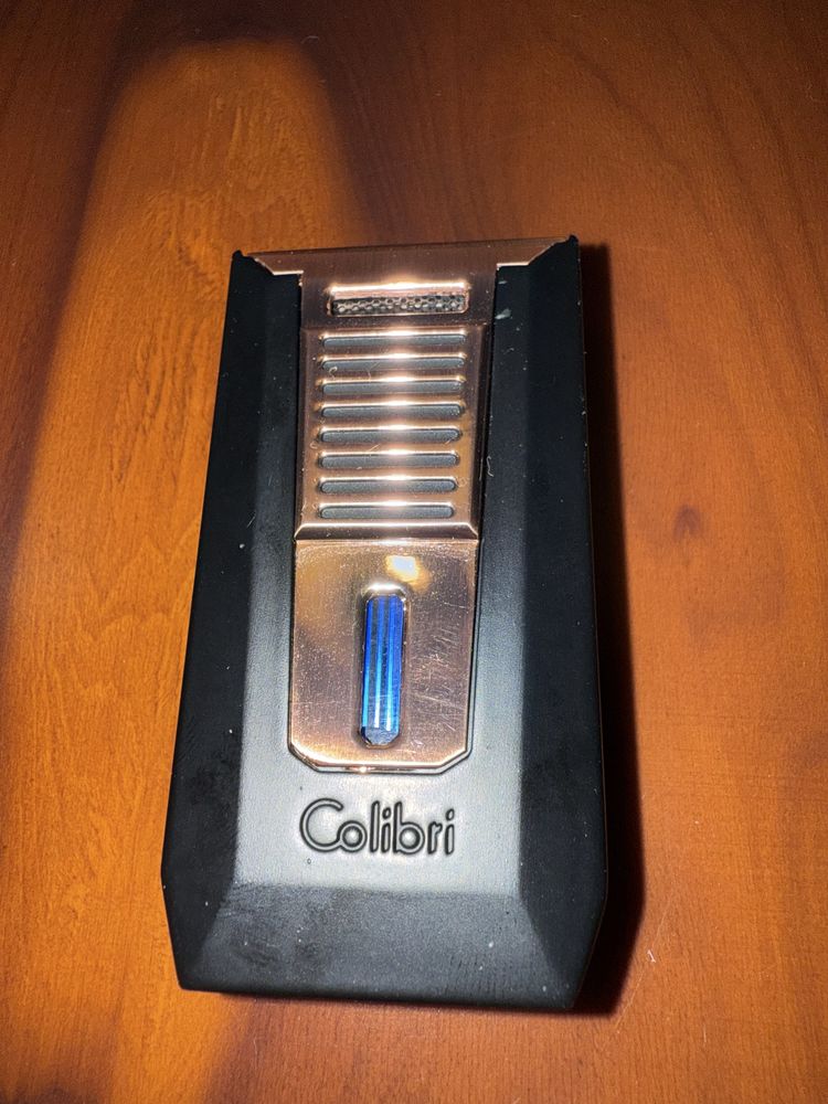 Isqueiro Colibri Preto/Ouro Dupla Chama