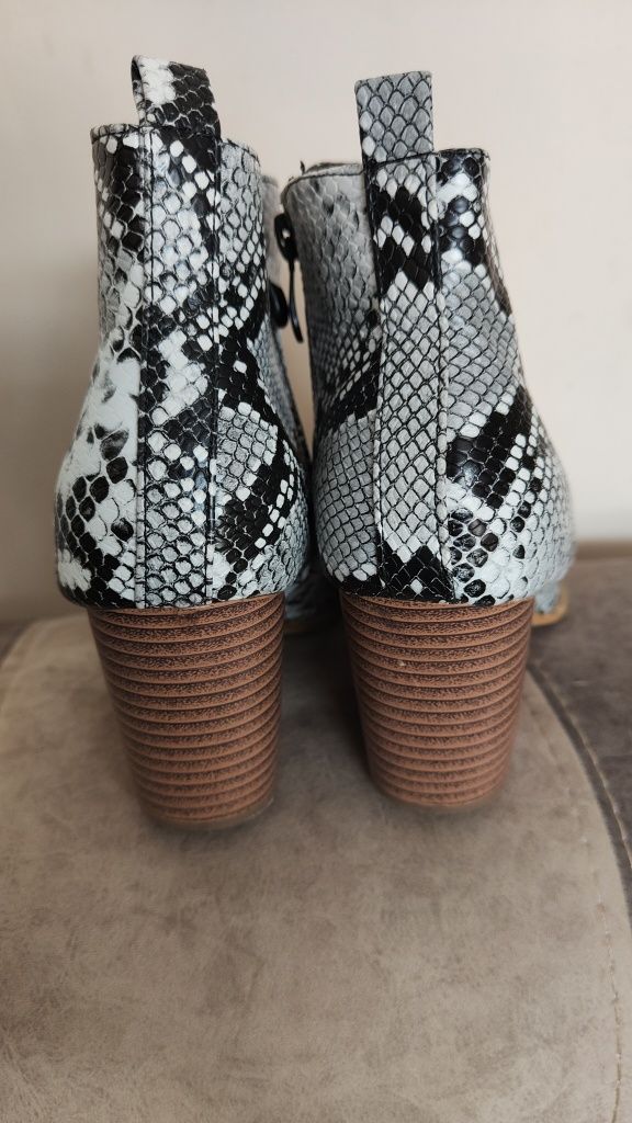 Buty wężowe botki kowbojki 38 rozmiar