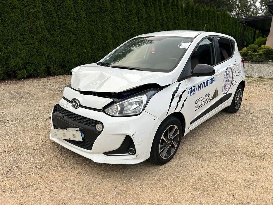 Hyundai i10 bogata wersja lekko uszkodzony, jezdzi, airbagi ok