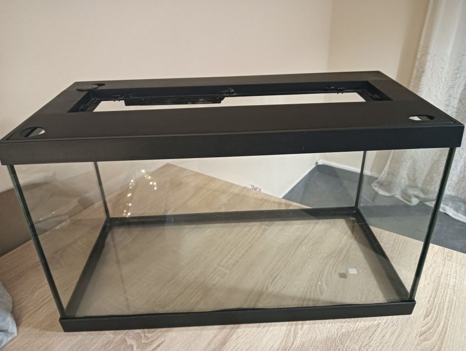 Aquário grande em bom estado