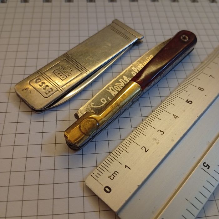 Dois canivetes, usados