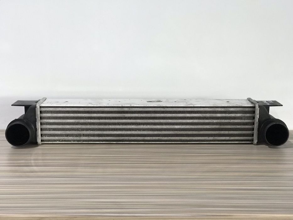 Интеркулер на БМВ Е39 М57 М47 520d 525d 530d е39 Інтеркулер Радіатор