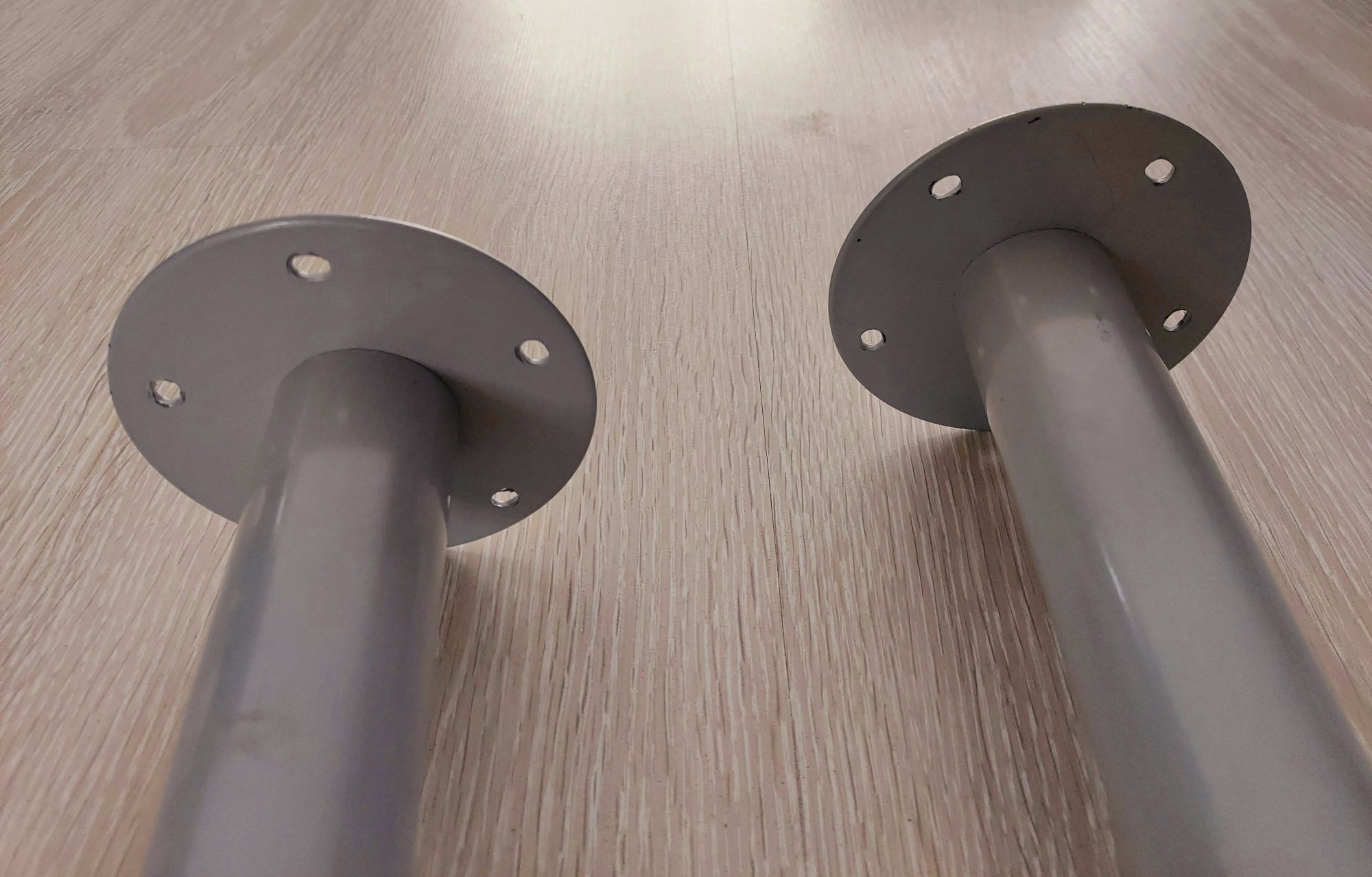 Nogi regulowane do biurka , stołu,  Ikea 70-72 cm cena 2 sztuki.