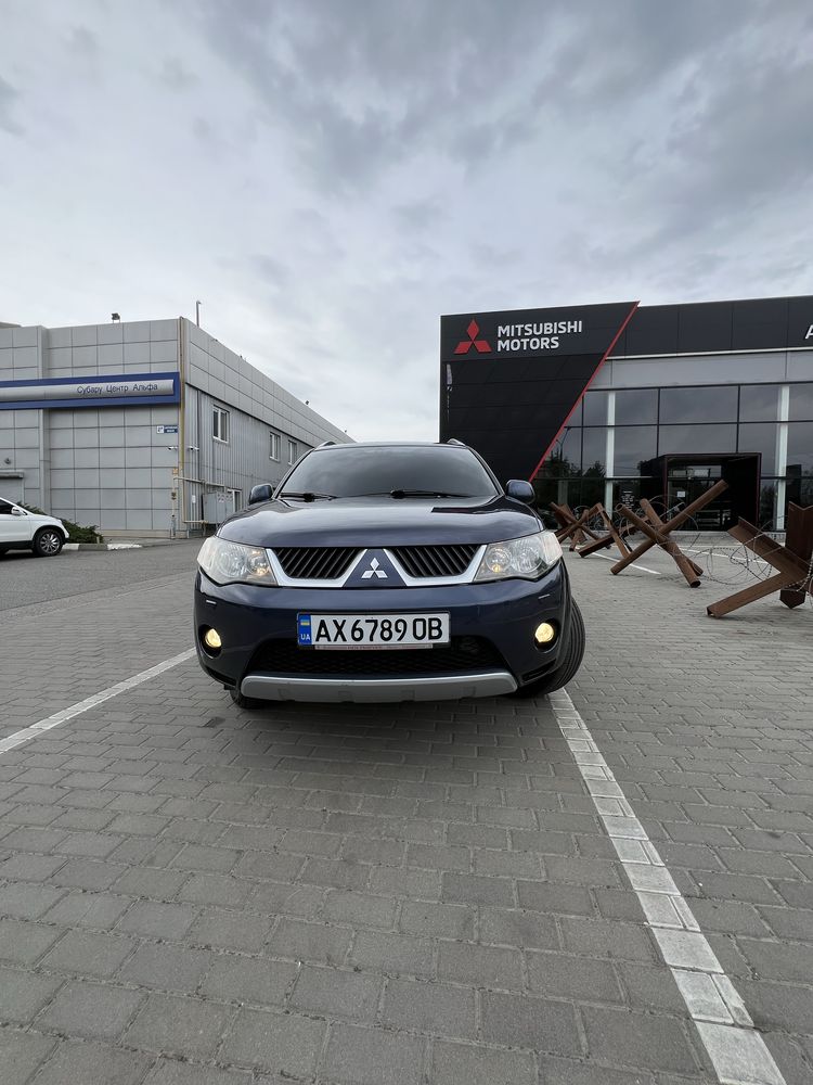 Mitsubishi outlander XL полная комплектация  (2wb -4wd)