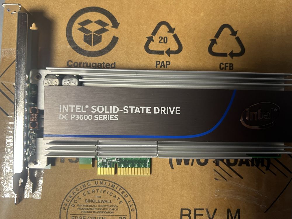 Новий NVMe накопичувач Intel DC P3600 (1.6 TB)