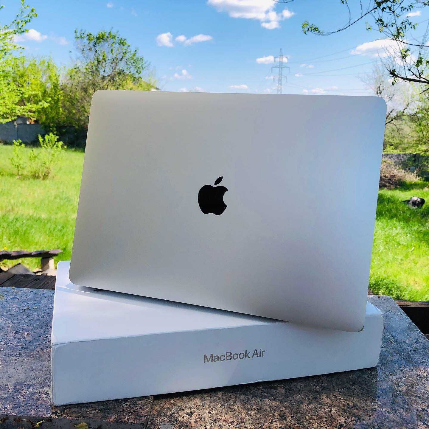 Apple MacBook Air 13” 2020 M1 8/256Gb Silver. Новий, 10 циклів заряду!