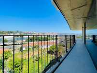 Apartamento T3 com lugar de garagem em zona de Santa Clara