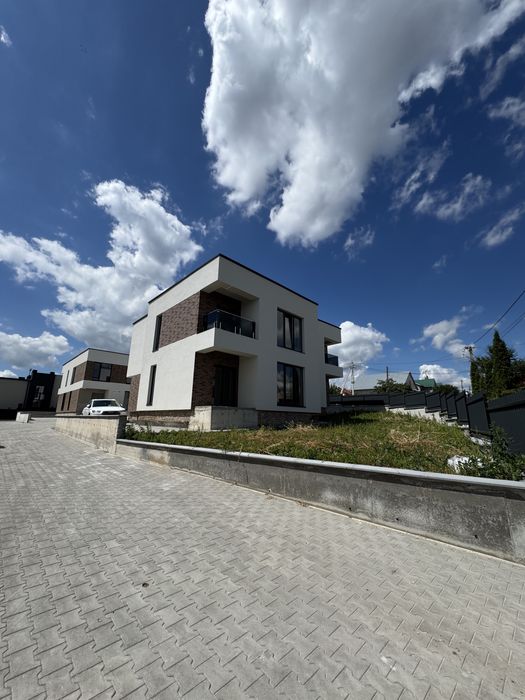 Будинок Гаї Гричинські поблизу Подолян