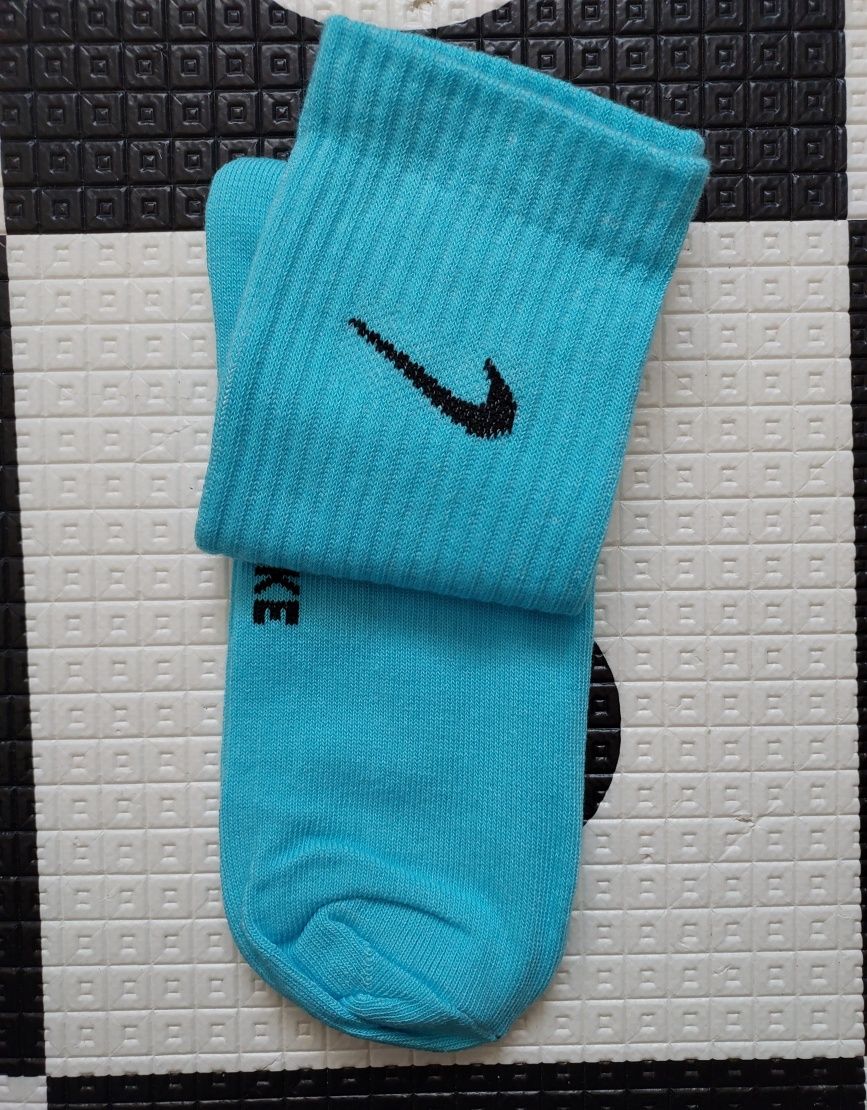 Skarpety Nike długie białe czarne kolorowe