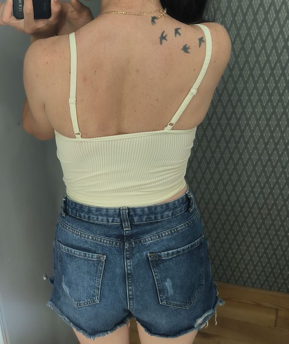 Топ молочний колір