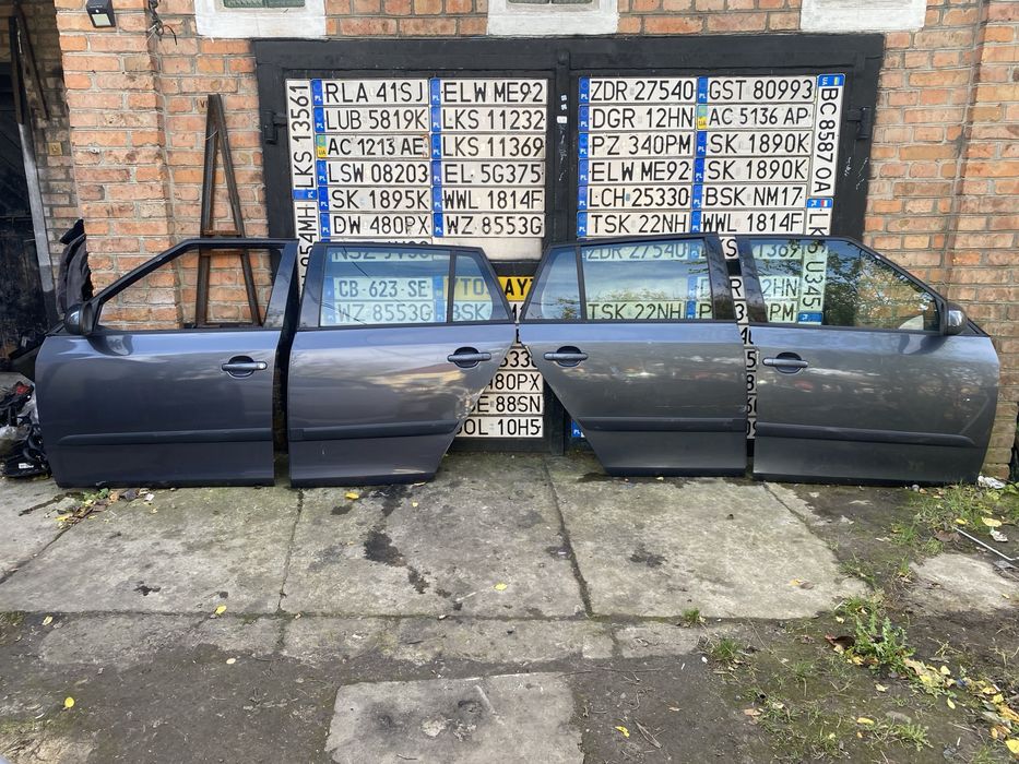 Двері передні задні ліві праві Skoda Fabia універсал