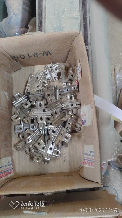 Vendo dobradiças para móveis 0,5 cada