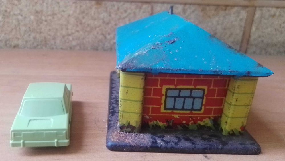 игрушка ссср гараж лмз