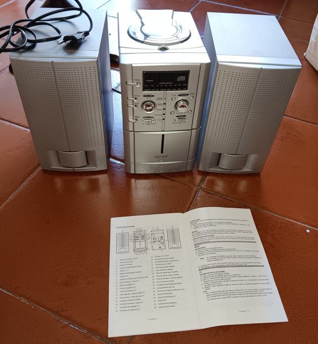 Aparelhagem com rádio, CD e deck cassetes