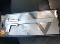 Штангельциркуль в упаковці
