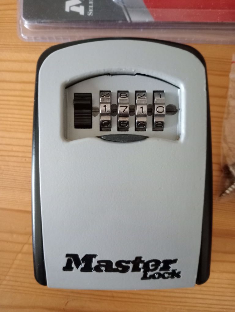 Chaveiro com combinação MASTER LOCK 5401EURD 83X118X34MM
Ver detalhes