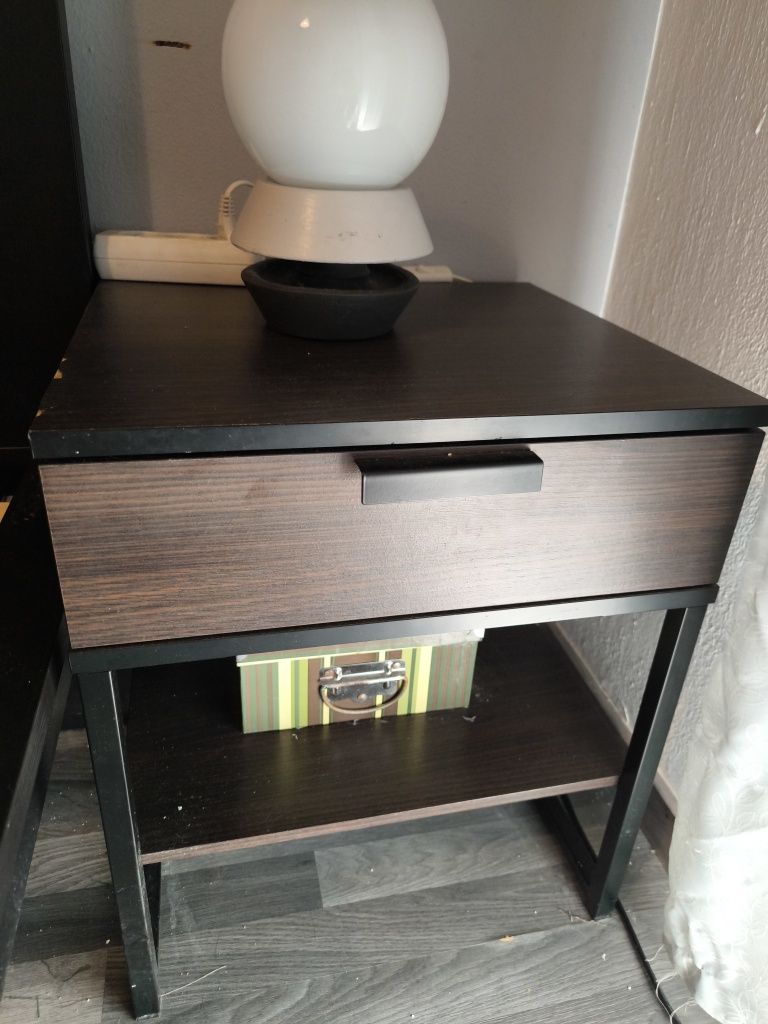 Conjunto Cama + Mesa de Cabeceira + Estrado