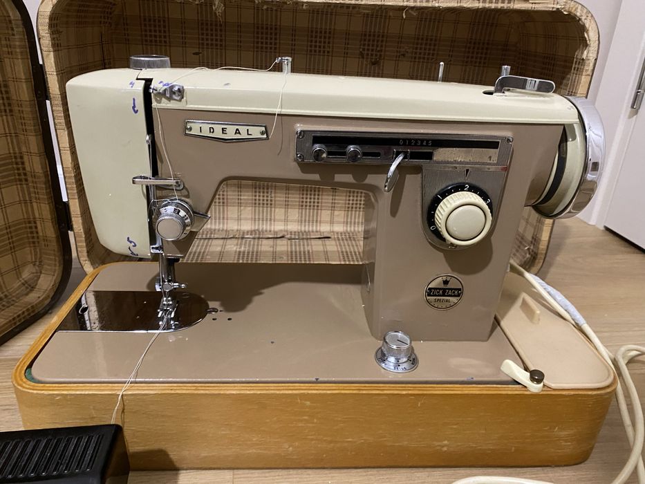 Швейна машинка IDEAL привезена з Німеччини