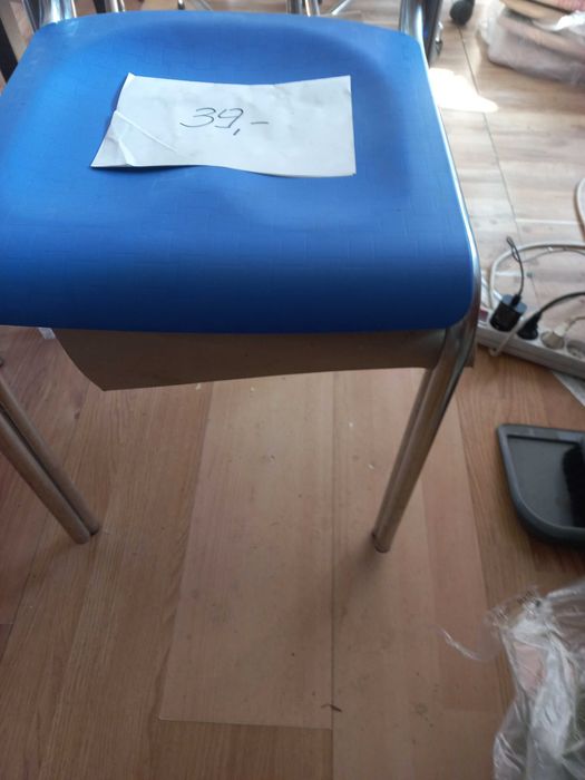 krzesło niebieskie nowe