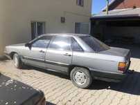 Audi 100         .