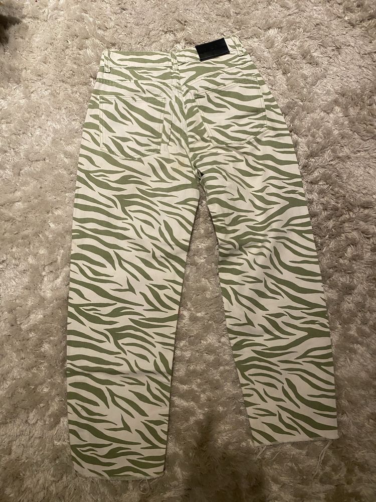 Calças Bershka , novas