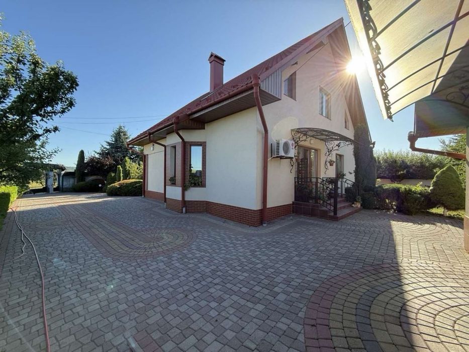 Продам добротний цегляний будинок.